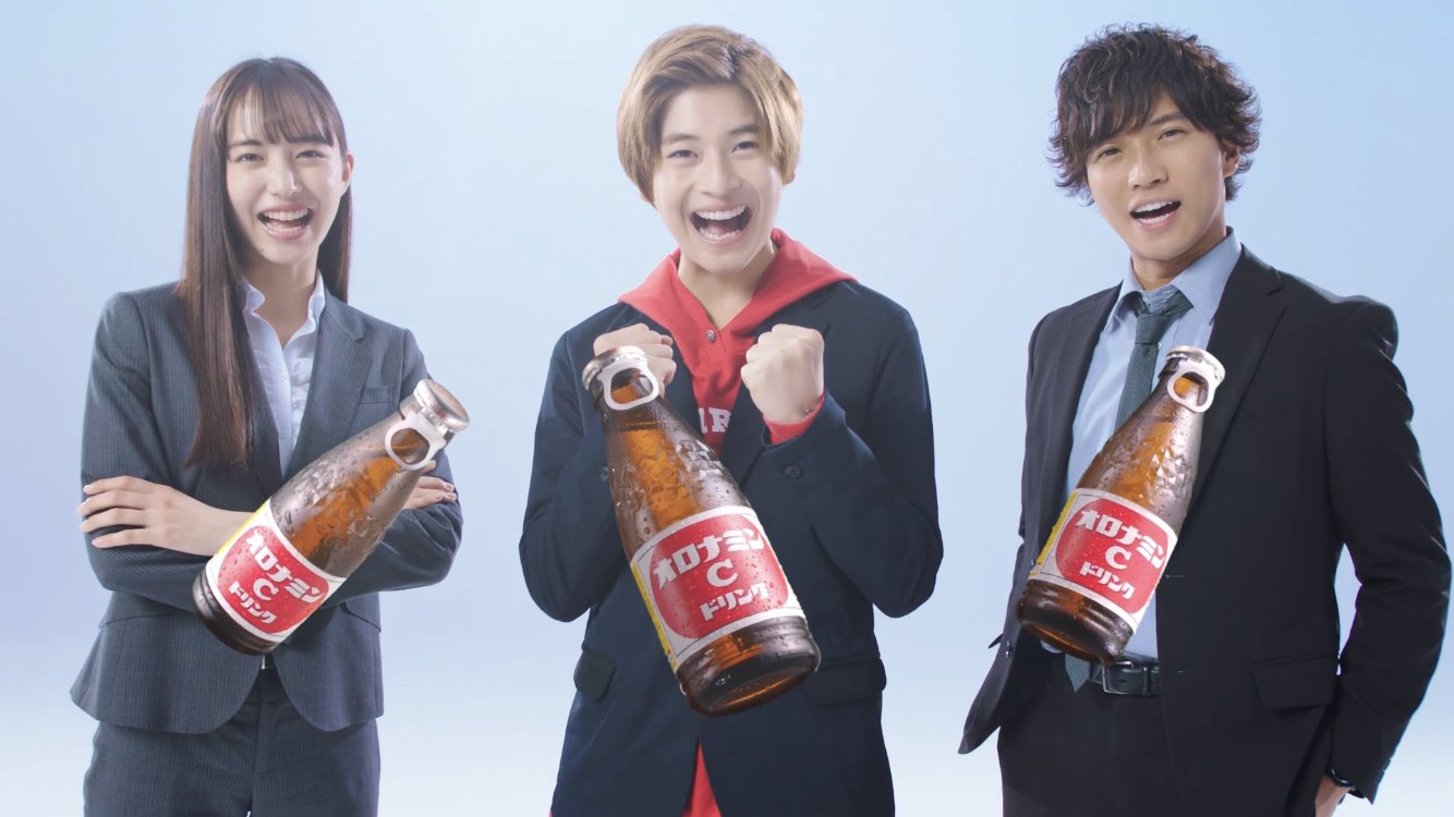 オロナミンｃ Cm 仮面ライダーゼロワン バージョンが公開 今回のメンバーは或人 不破 唯阿 の3人 皆いい笑顔 Web Movie オロナミンc ５つのヒミツ 或人とイズが教え ないと も公開 ニチアサエイト