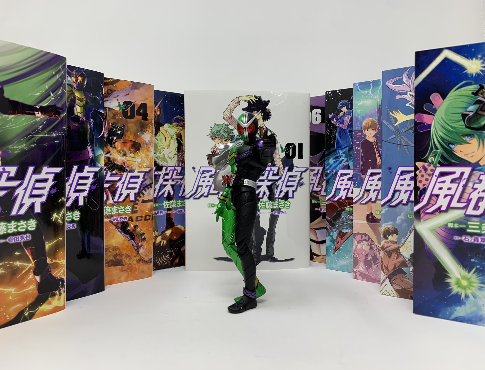 最初の 仮面ライダーW DXファングメモリ 風都探偵 ギーツ ドン